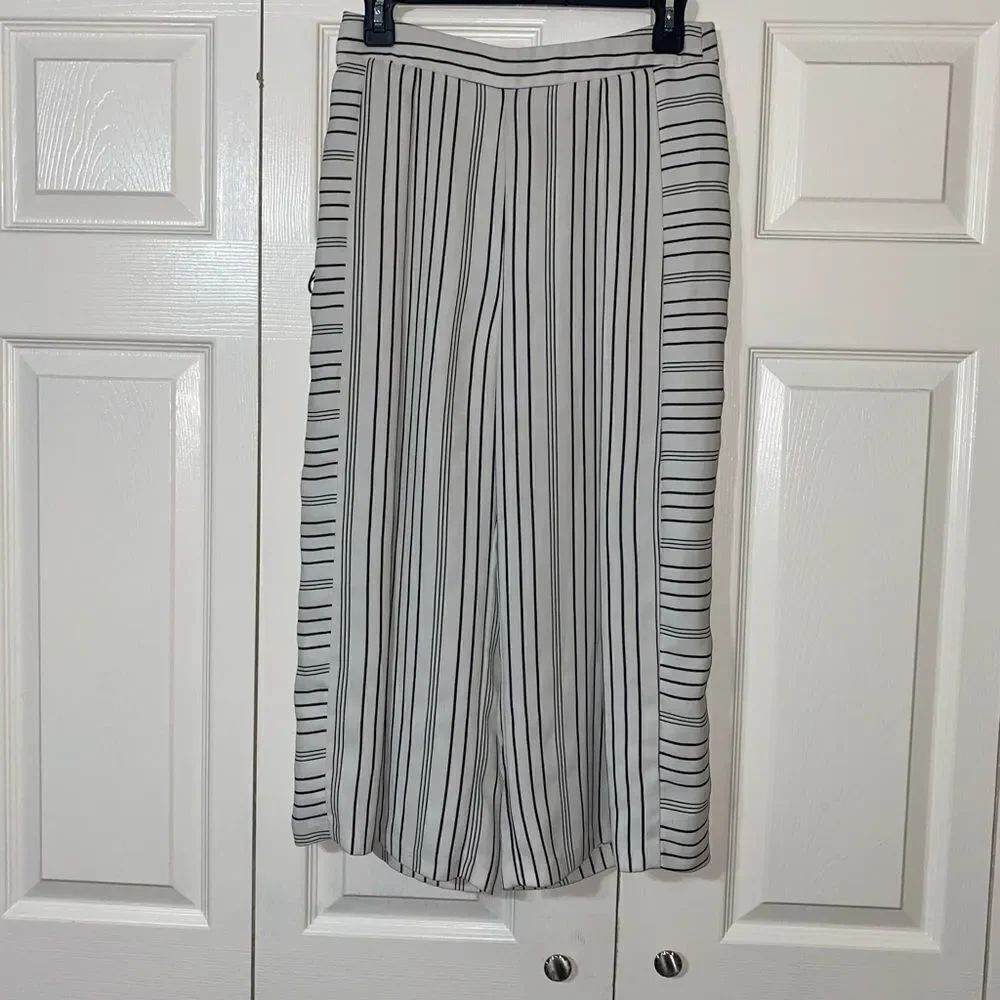 Top shop petite striped cropped pant/culotte S4.